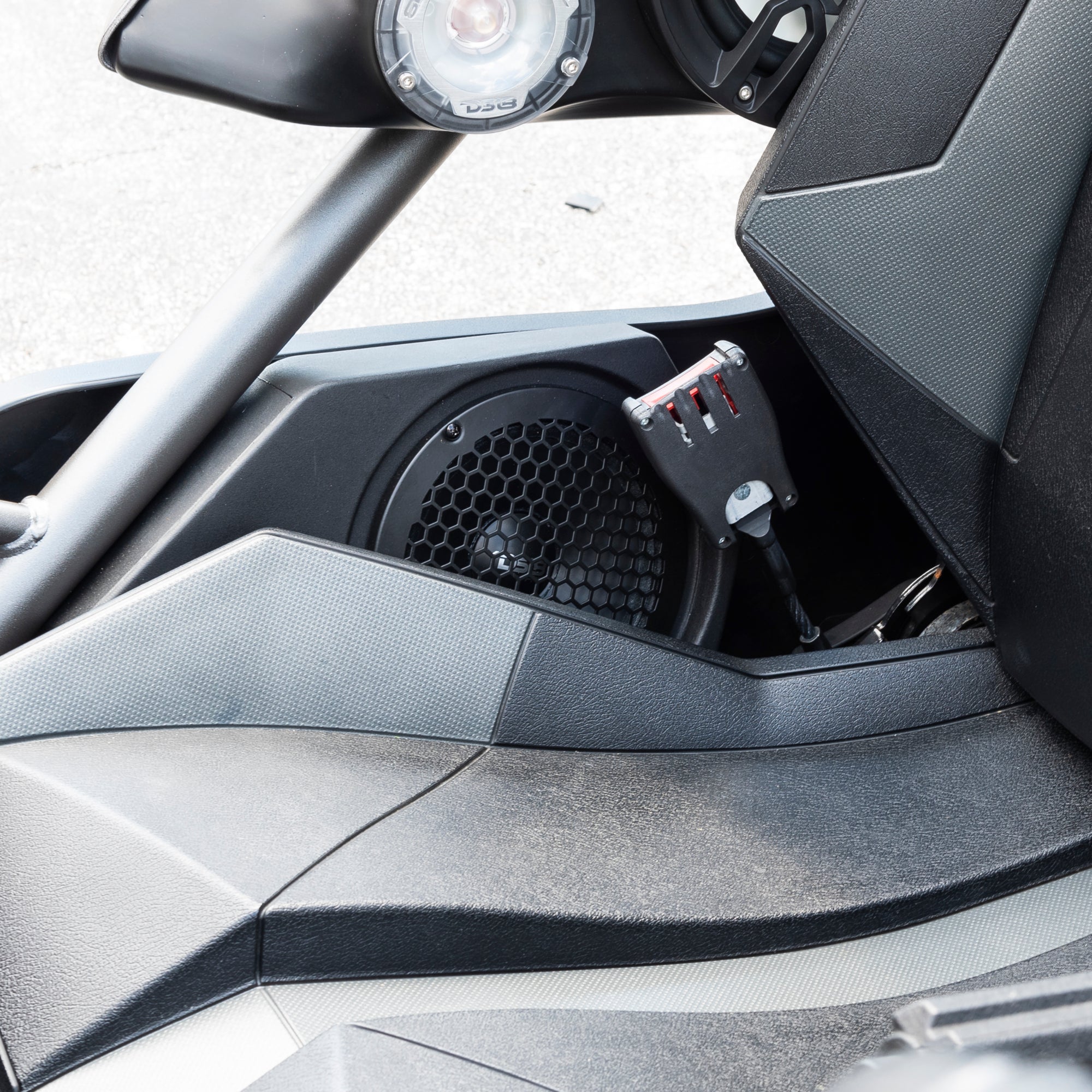 Polaris Slingshot Side Panel Enclosure Loaded | 2 x PRO-SM6, 2 x ZXI-T1 & 2 x PRO-GRILL6-MS/BK | 2015 - 2019 - DS18