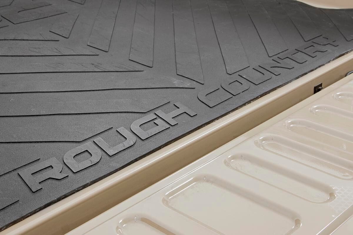 Bed Mat | 8' Bed | RC Logo | Chevy/GMC Sierra 1500 (19-26)/Silverado 1500 (19-26)