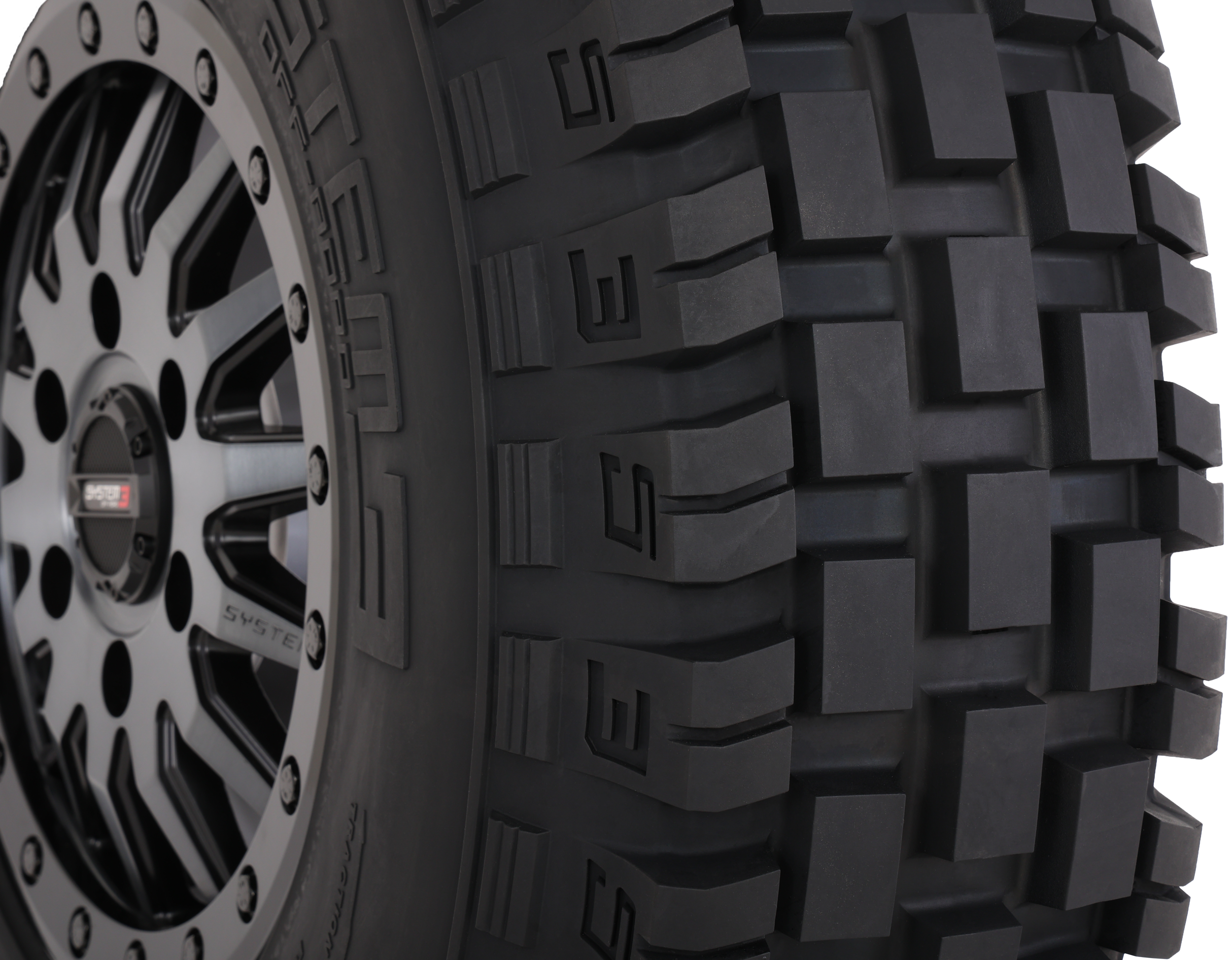 RX600 32X10R-15 Tire