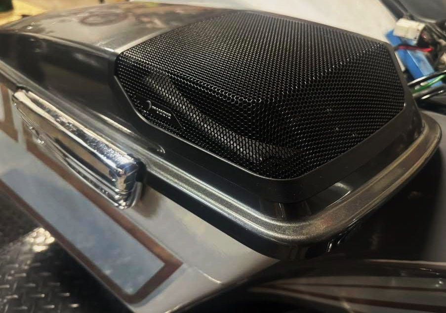 1998-2013 Harley Davidson Cut-In Lid Kit with MP694 Speakers (4 ohm ) - MSMP694LK13