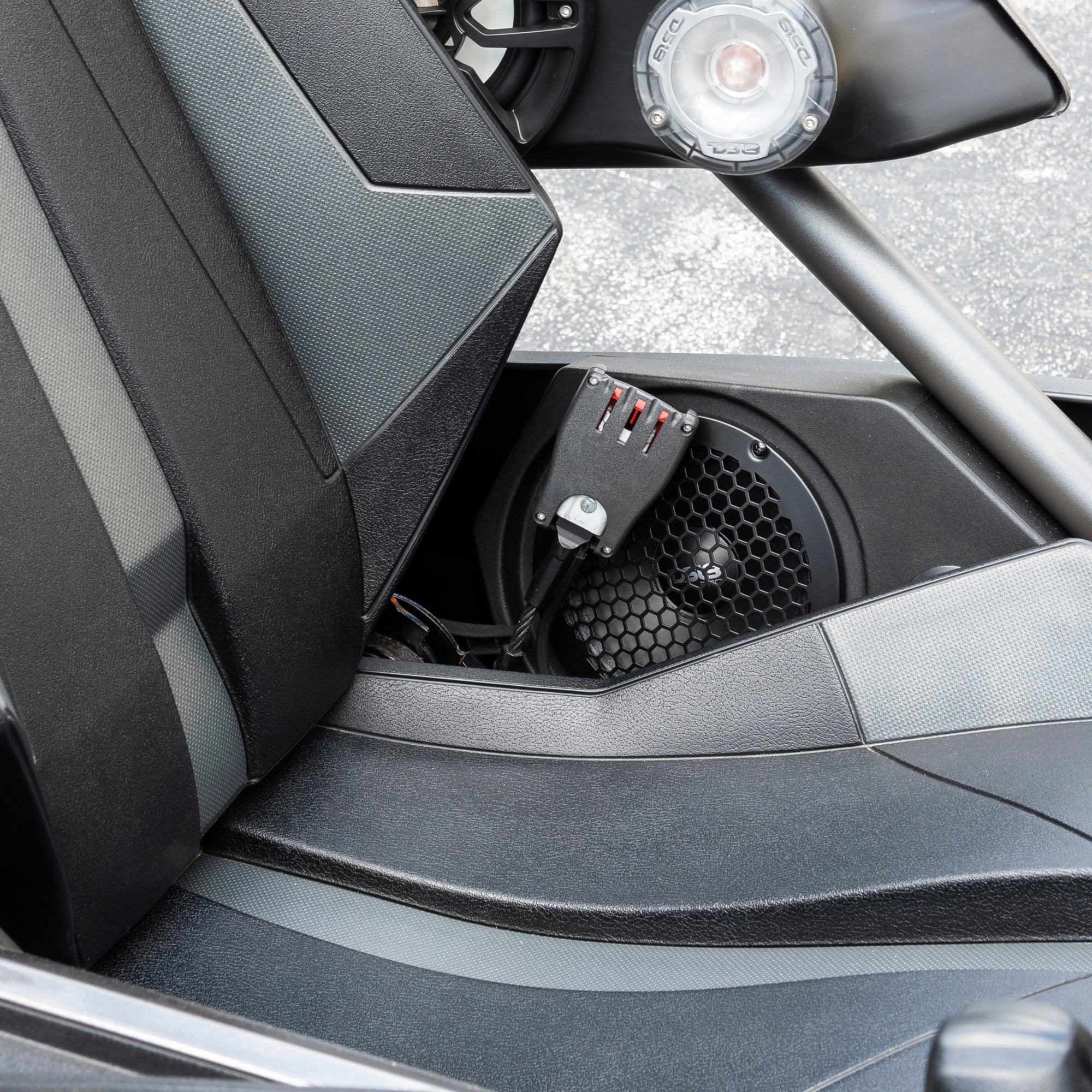 Polaris Slingshot Side Panel Enclosure Loaded | 2 x PRO-SM6, 2 x ZXI-T1 & 2 x PRO-GRILL6-MS/BK | 2015 - 2019 - DS18