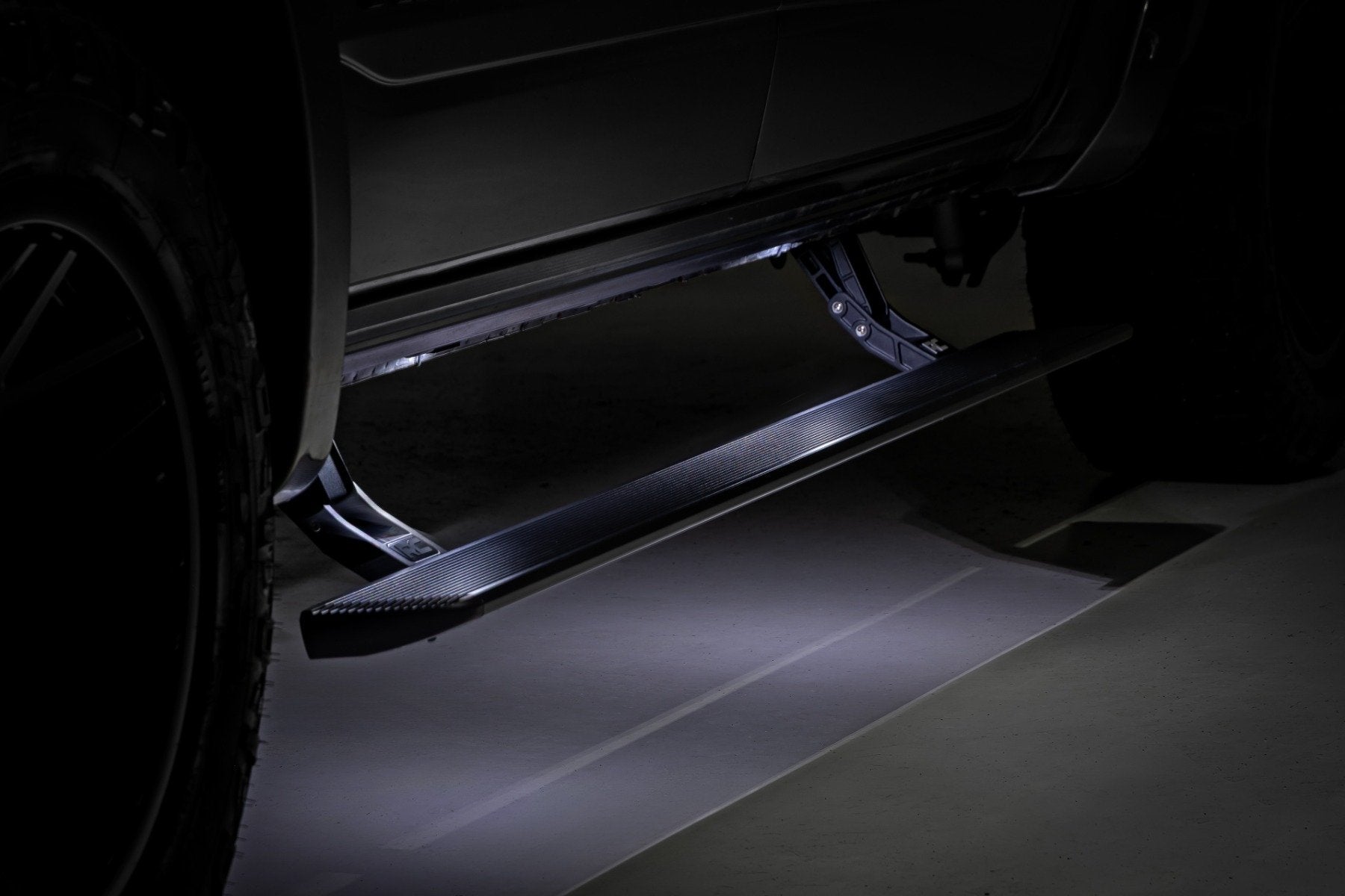 Power Running Boards | HT-Series | Crew Cab | Ram 2500/3500 2WD/4WD (11-26)