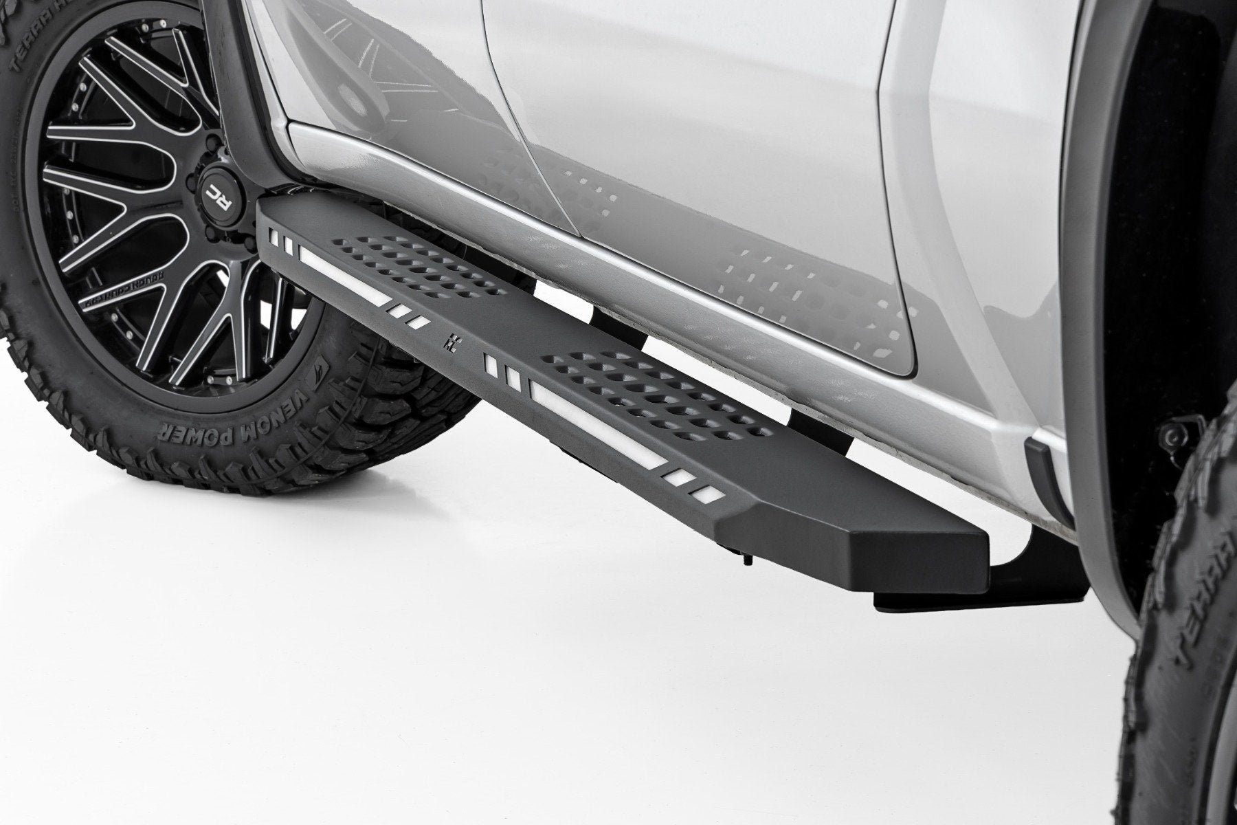 AC2 Running Boards | Amber/White | Crew Cab | Chevy/GMC 1500/2500HD/3500HD (19-26)