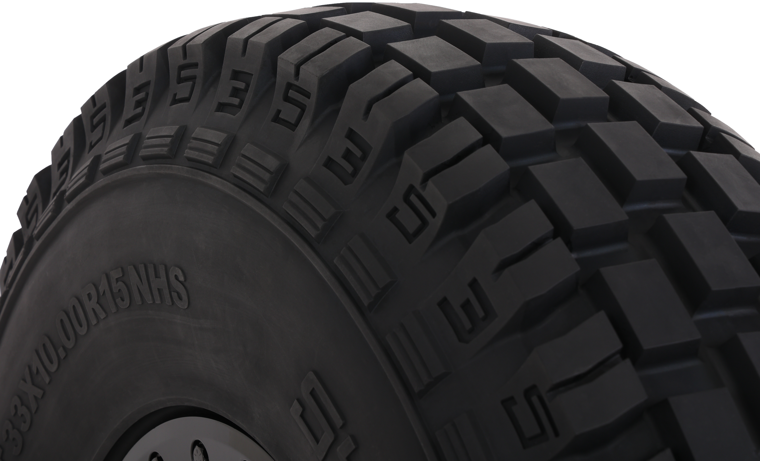 RX600 32X10R-15 Tire
