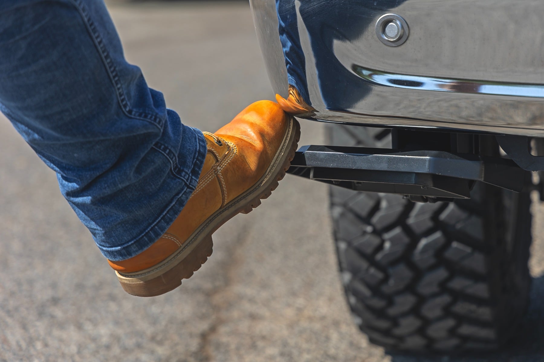 Retractable Bed Step | Manual Pull | Ford F-150 (21-26)/F-150 Lightning (22-26)