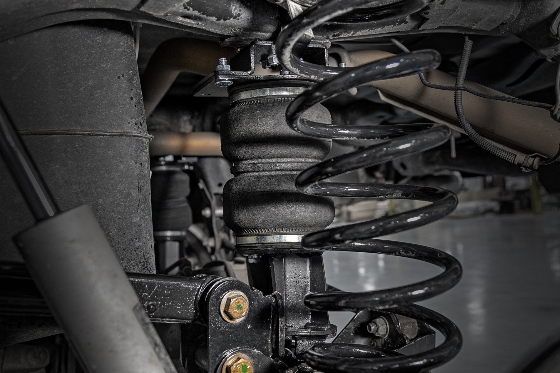 Air Spring Kit w/compressor | Ram 1500 2WD/4WD (2009-2018 & Classic)