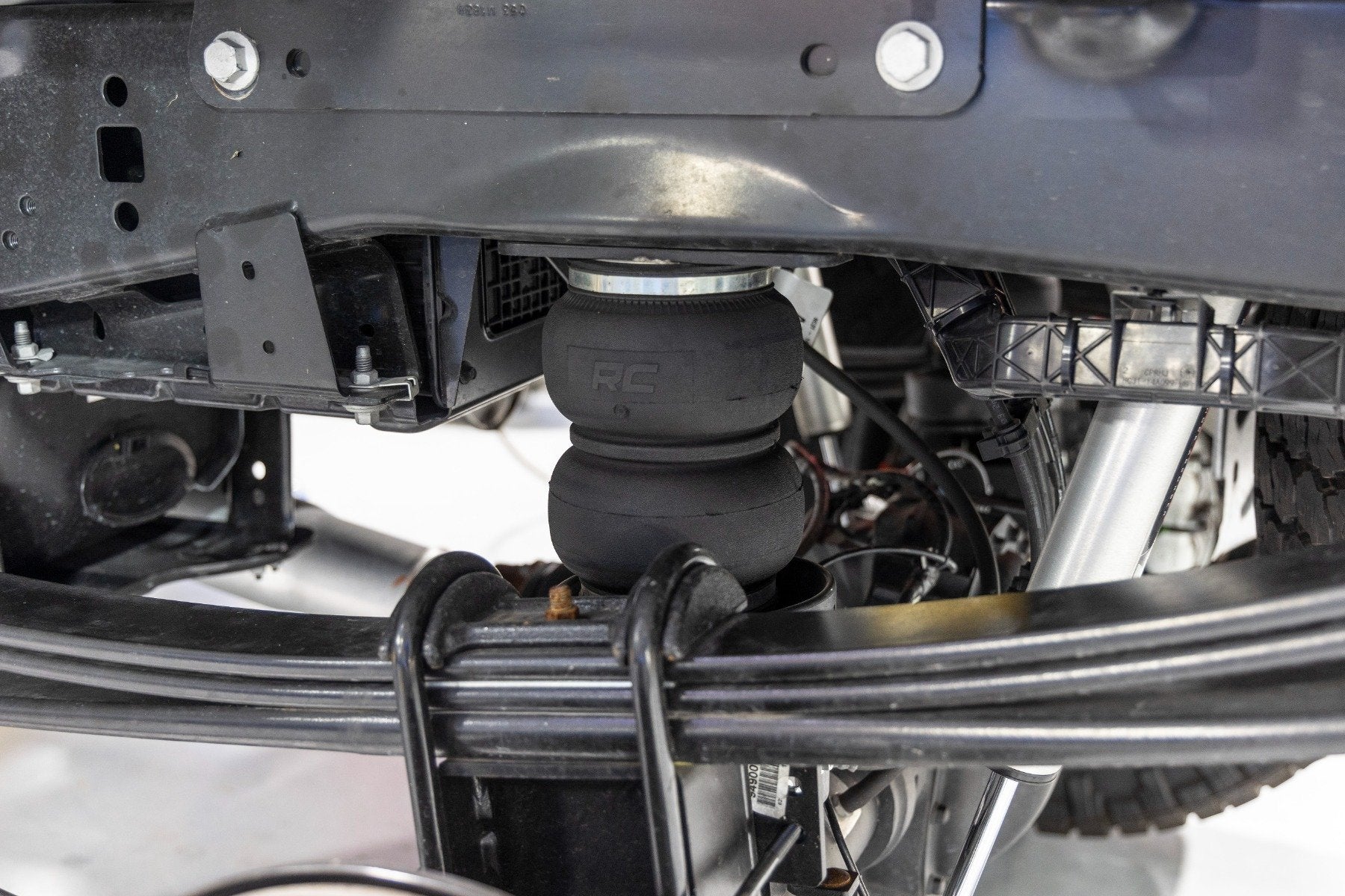 Air Spring Kit w/compressor | Wireless Controller | Ford F-250/F-350 Super Duty (17-25)
