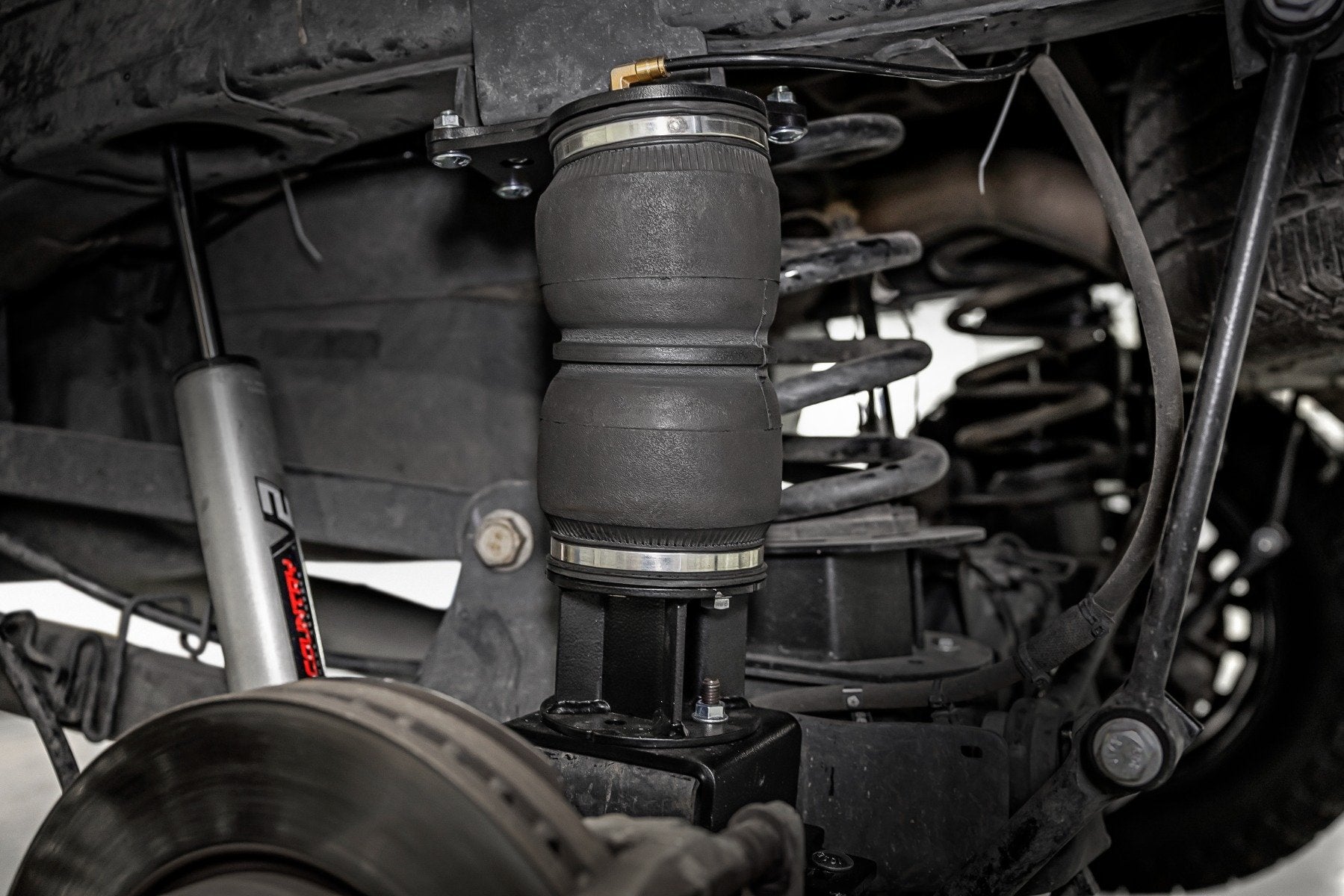 Air Spring Kit w/compressor | Wireless Controller | Ram 2500 4WD (2014-2026)
