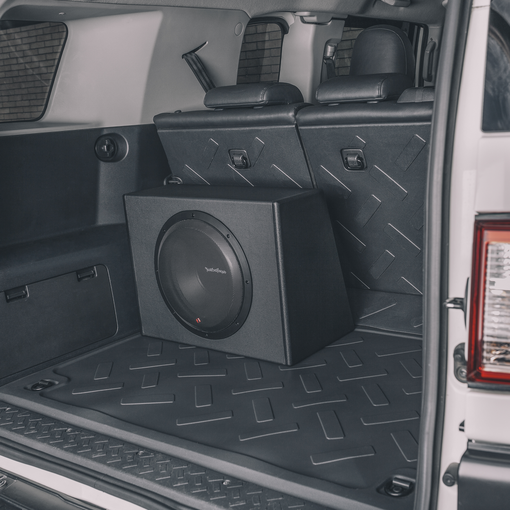 Punch Single 12′′ 300 Watt Amplified Subwoofer