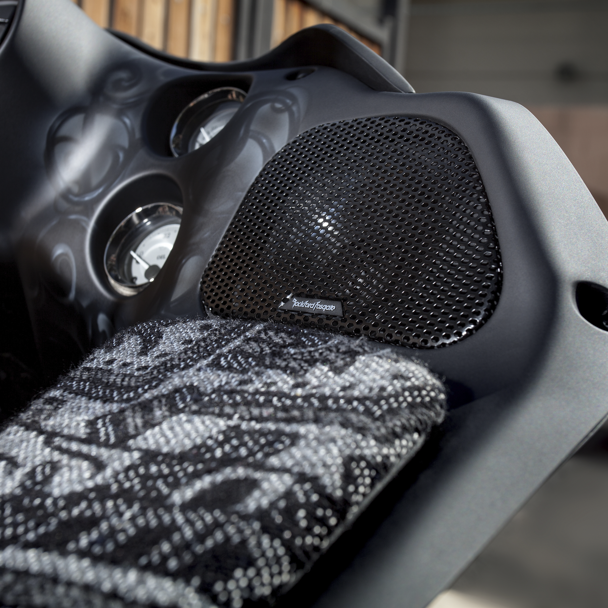 Power Harley-Davidson Road Glide 6.5′′ Full Range Fairing Speakers (1998-2013)